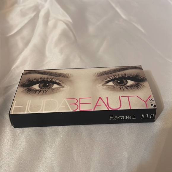HUDA BEAUTY EYELASH RAQUEL # 18 - Picture 2 of 2